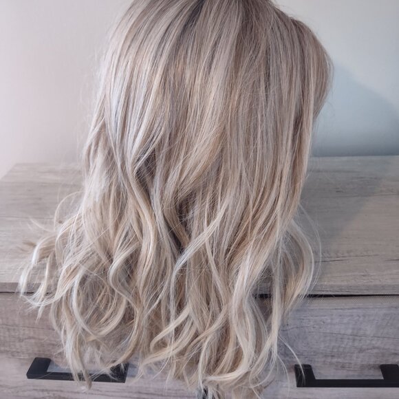 Raquel Welch, Selfie Mode, Shaded Biscuit - Picture 3 of 6